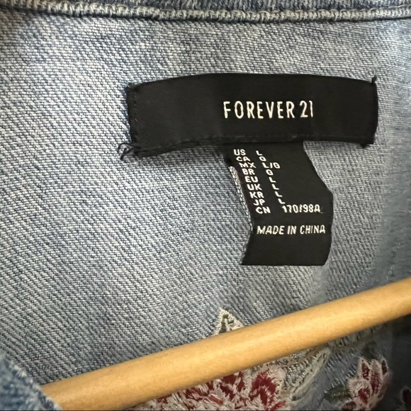 Cropped Denim Jacket - Picture 5 of 5